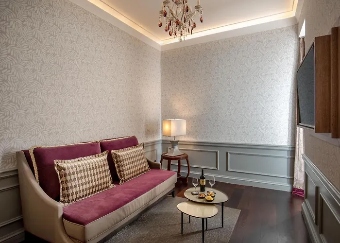 Gasthof The At The Spanish Steps Elegant Collection - The Gem